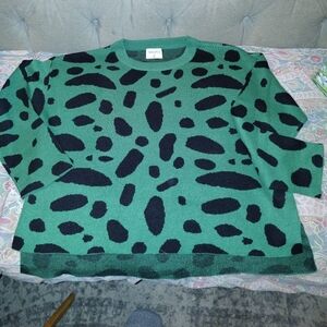 Compañía Fantástica Green Sweater with Black Patterns